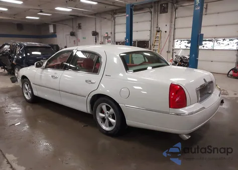 2006 Lincoln Town Car Signature z USA, uszkodzony, nr VIN 1LNHM81W26Y651130